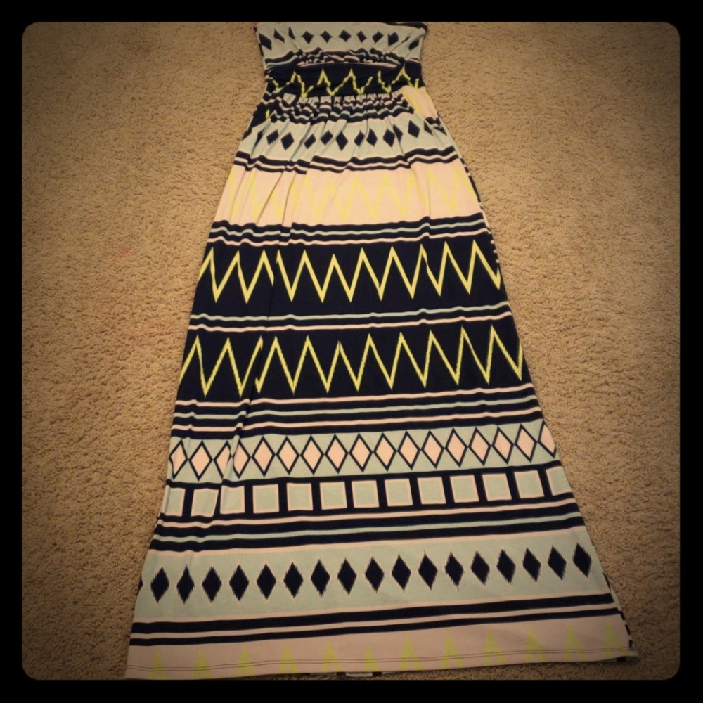 Adorable strapless maxi dress